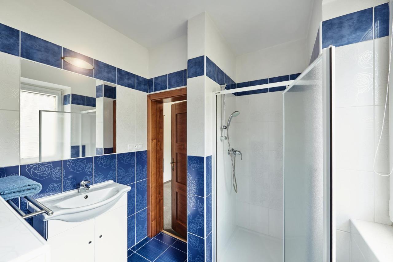 Villa Lupu Smizany Bagian luar foto