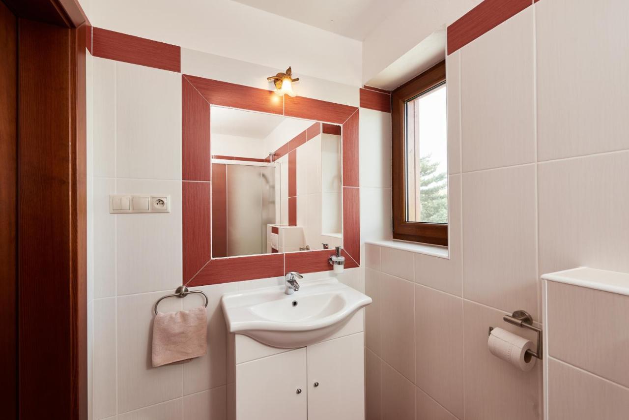 Villa Lupu Smizany Bagian luar foto