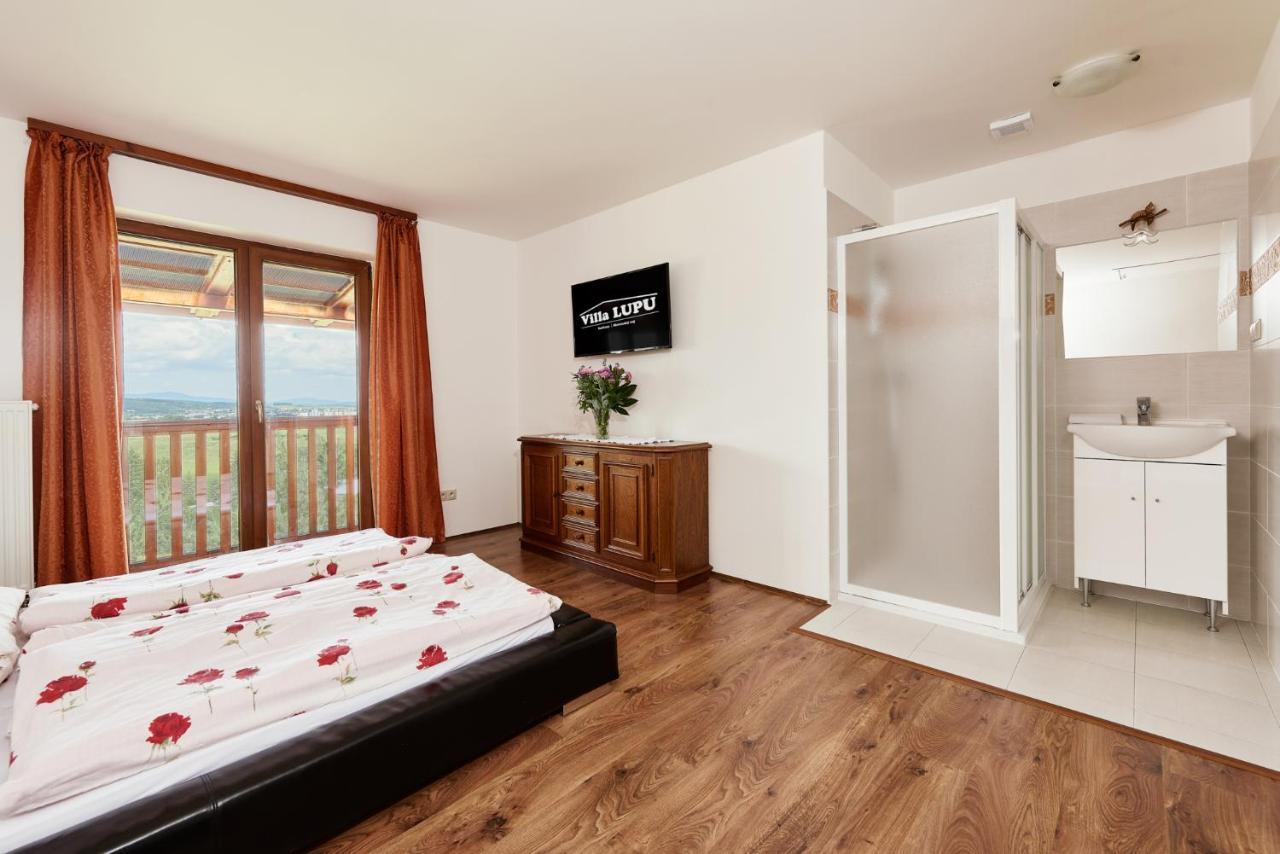 Villa Lupu Smizany Bagian luar foto