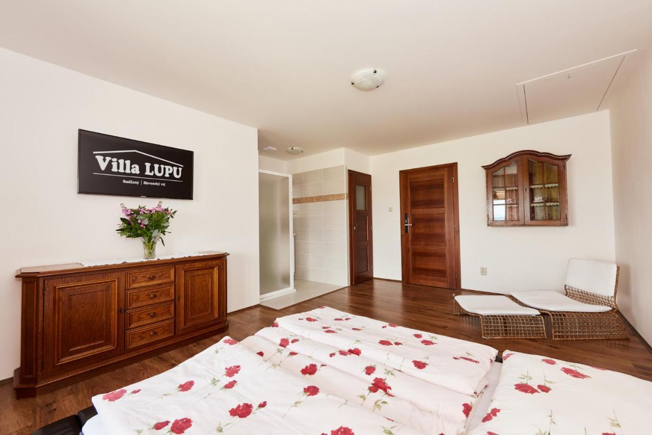 Villa Lupu Smizany Bagian luar foto