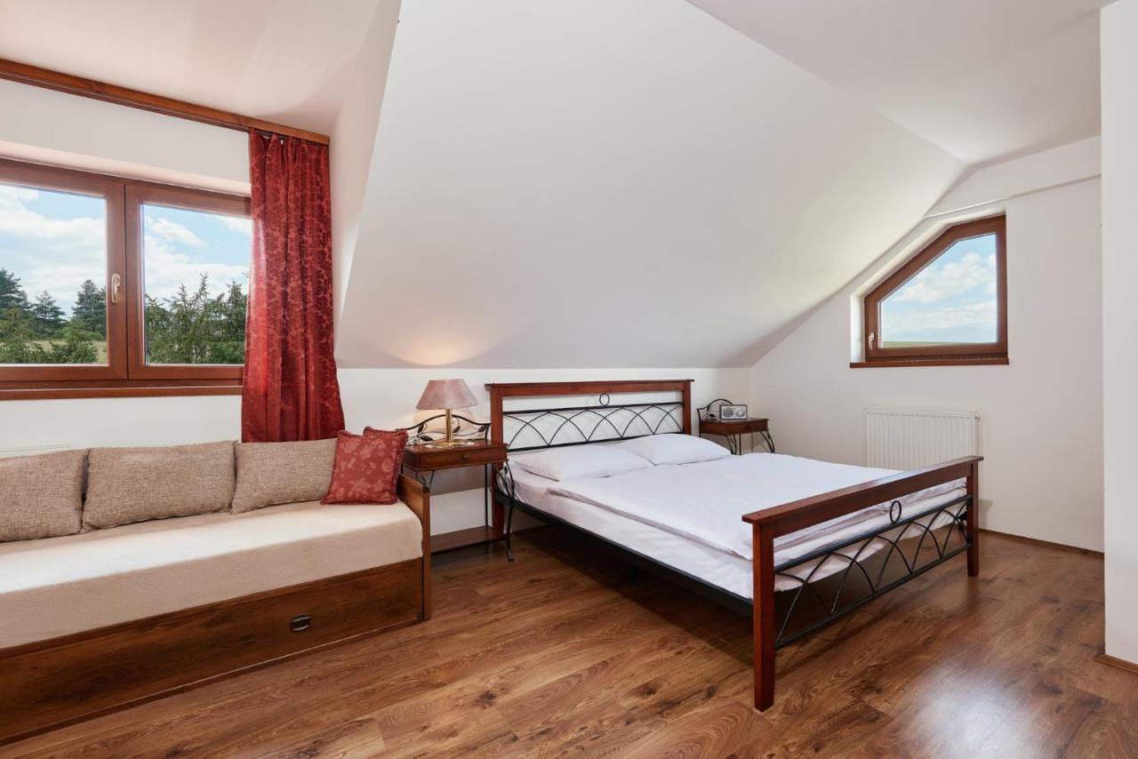 Villa Lupu Smizany Bagian luar foto