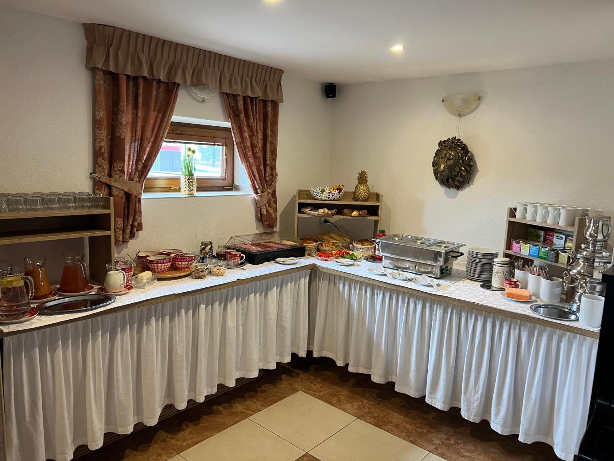 Villa Lupu Smizany Bagian luar foto